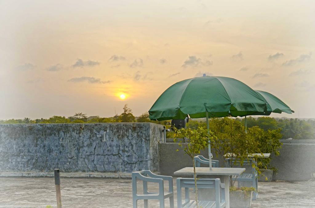 Ctc Receptions Hotell Anuradhapura Exteriör bild